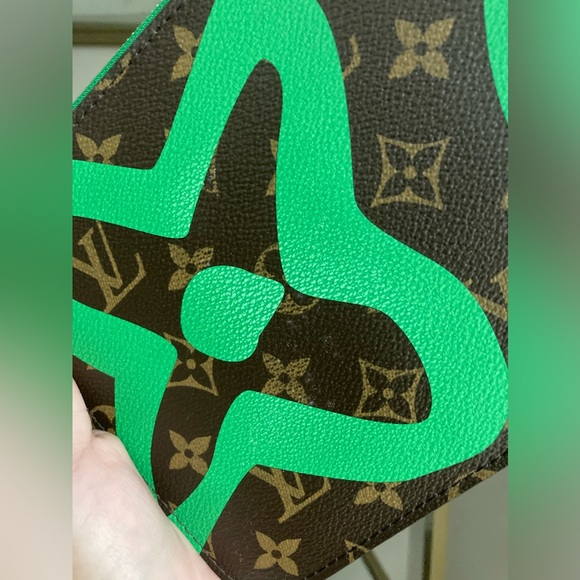 Louis Vuitton Hawaiian Limited Edition Wristlet 2017 - Picture 11 of 11